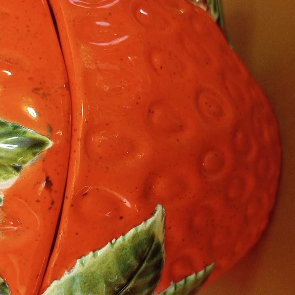 Vintage Painted Ceramic Red & Green Strawberry Sugar Bowl & Creamer Set - Picture 7 of 12
